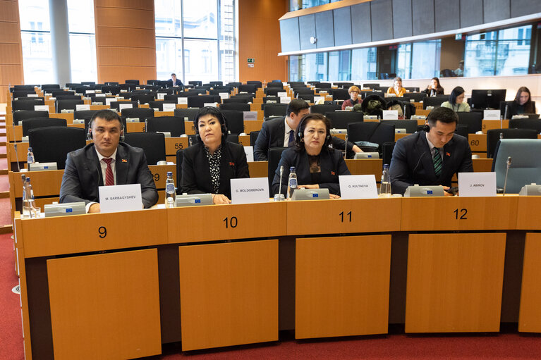 Fotografija 1: The delegation of Kyrgystan meeting - Political situation in Kyrgyzstan and the European Union and overall bilateral relations between the European Parliament since the 14th PCC, with focus on impact of the Russian war against in Ukraine and of the border clashes with Tajikistan