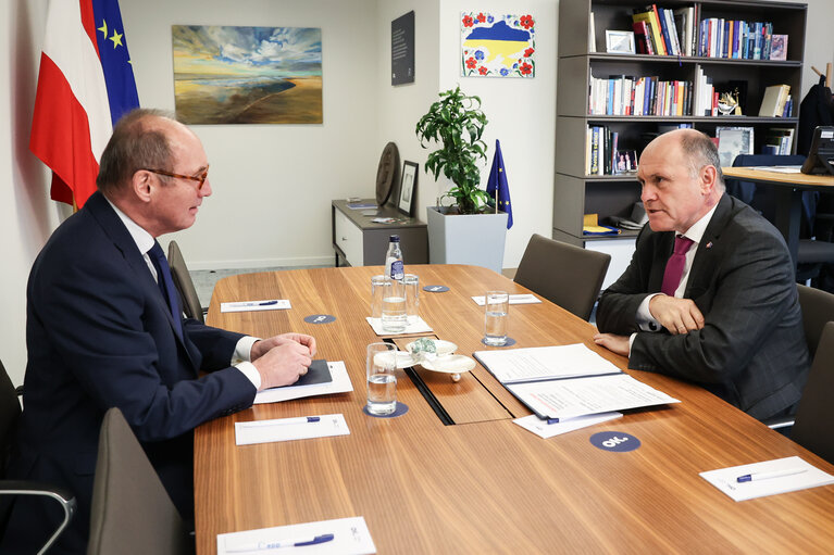 Nuotrauka 2: Othmar KARAS meets with Wolfgang SOBOTKA, President of the Austrian National Council