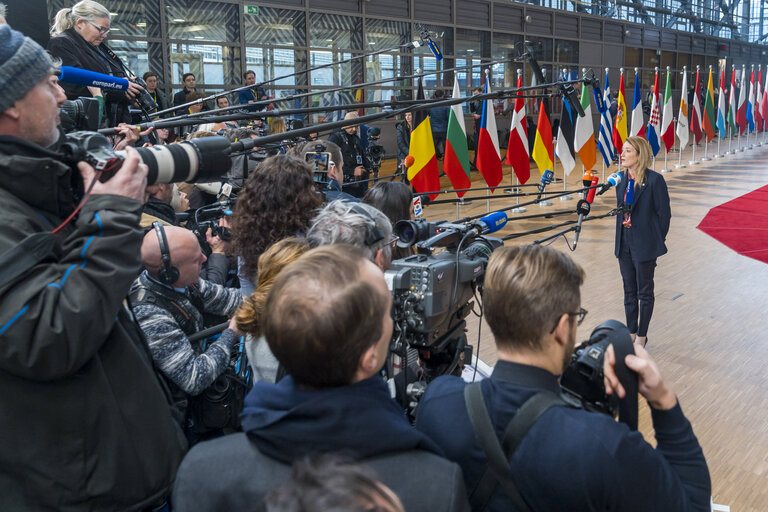 Foto 9: European Council - Arrival of Roberta METSOLA, EP President