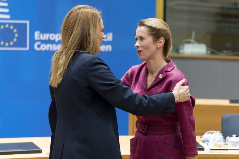 Photo 19: European Council - Roundtable