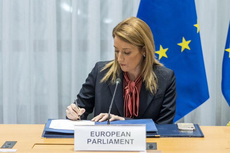 Fotografija 8: European Council - Signing ceremony of the European Declaration on digital rights and principles for the digital decade and the EU Legislative Priorities for 2023 and 2024 - Joint Declaration of the European Parliament, the Council of the European Union and the European Commission..