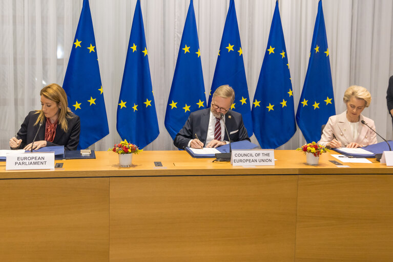 Fotografija 6: European Council - Signing ceremony of the European Declaration on digital rights and principles for the digital decade and the EU Legislative Priorities for 2023 and 2024 - Joint Declaration of the European Parliament, the Council of the European Union and the European Commission..