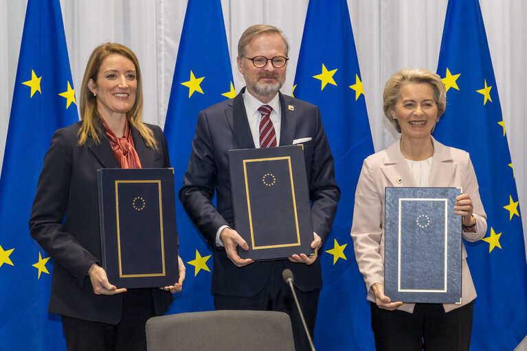 Fotografija 3: European Council - Signing ceremony of the European Declaration on digital rights and principles for the digital decade and the EU Legislative Priorities for 2023 and 2024 - Joint Declaration of the European Parliament, the Council of the European Union and the European Commission..