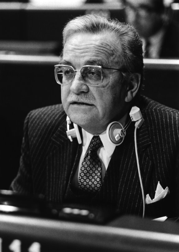 Nicolas MOSAR, Commissioner for Energy, the Euratom Supply Agency and the Publications Office between 1985 and 1989, during a plenary session in Strasbourg