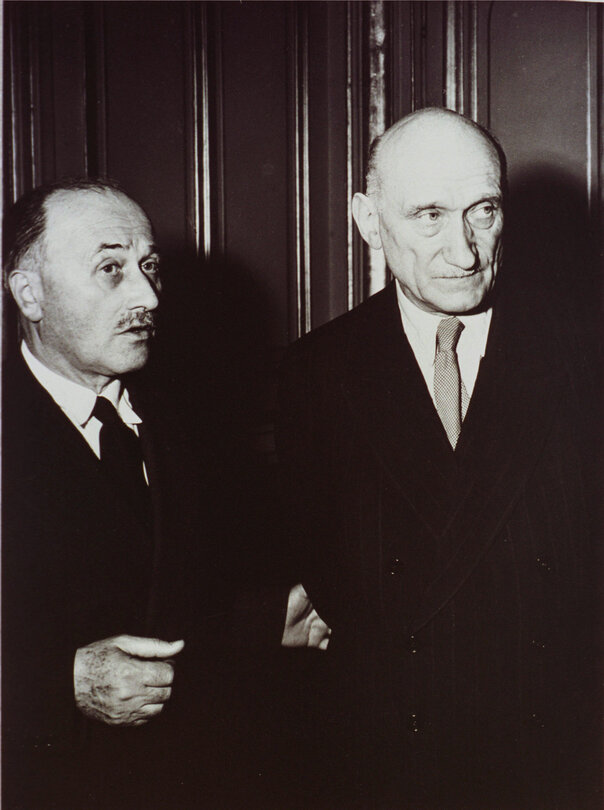 Jean MONNET (L), French Planning Commissionner, and Robert SCHUMAN, French Foreign Affairs Minister, July 18, 1952.