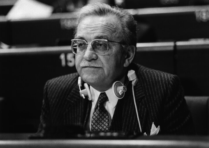 Nicolas MOSAR, Commissioner for Energy, the Euratom Supply Agency and the Publications Office between 1985 and 1989, during a plenary session in Strasbourg