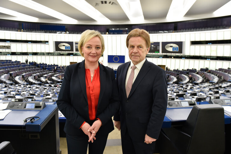 Elsi KATAINEN and Mauri PEKKARINEN in the EP in Strasbourg