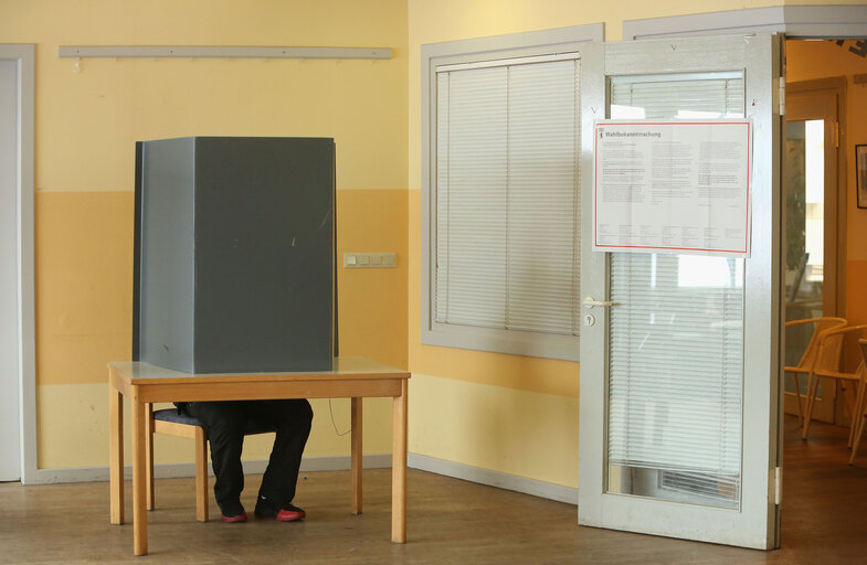 Fotó 15: European Elections 2019. Polling stations, people voting, voting booth in Germany