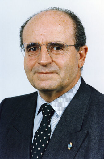 Photo 1 : Portrait of Abel MATUTES JUAN, Commissioner for Energy and Transport between 1986 and 1994 and MEP during the 4th Parliamentary Term (1994-1996)