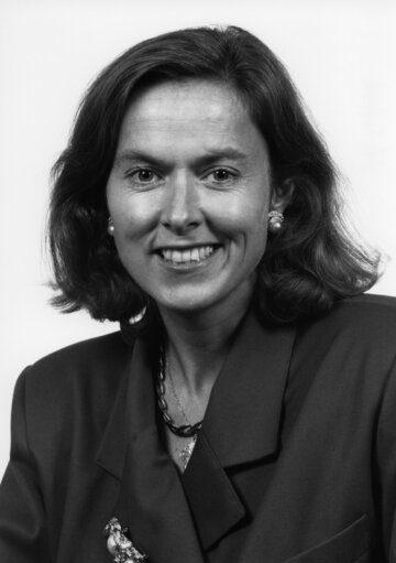 Fotografie 1: Portrait of Anne Caroline Ballingall McINTOSH, Baroness McIntosh of Pickering, MEP during the 3rd and 4th Parliamentary Terms (1989-1999)