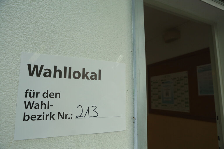 Fotó 4: European Elections 2019. Polling stations, people voting, voting booth in Germany