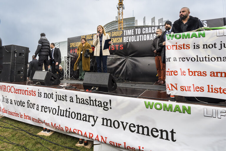 Suriet 10: Roberta METSOLA, EP President delivers a speech at the Iranian Solidarity Rally in Strasbourg