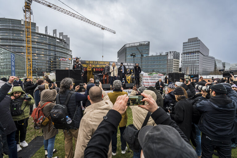Suriet 2: Roberta METSOLA, EP President delivers a speech at the Iranian Solidarity Rally in Strasbourg