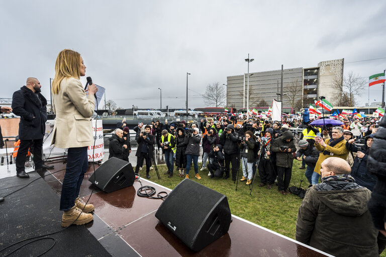 Suriet 6: Roberta METSOLA, EP President delivers a speech at the Iranian Solidarity Rally in Strasbourg