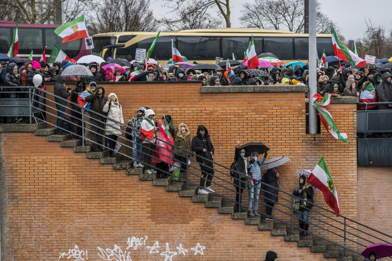 Suriet 1: Roberta METSOLA, EP President delivers a speech at the Iranian Solidarity Rally in Strasbourg