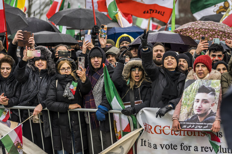 Suriet 4: Roberta METSOLA, EP President delivers a speech at the Iranian Solidarity Rally in Strasbourg