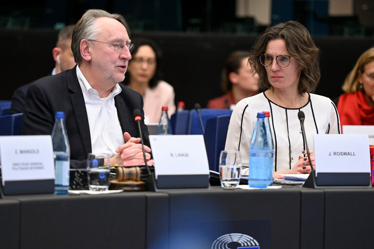 Photo 19: CCC meeting - Exchange of views with Jessika ROSWALL, Swedish Minister for EU Affairs