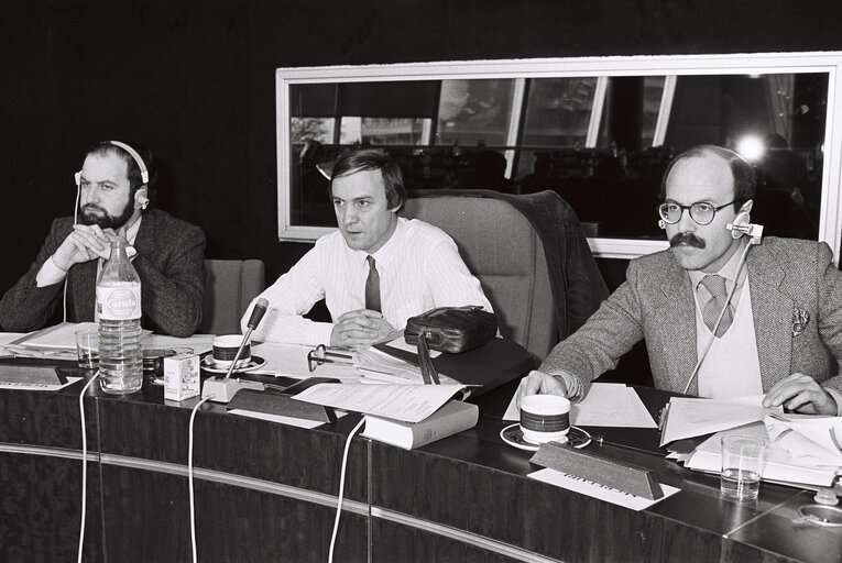 Valokuva 4: Karel VAN MIERT during a meeting of Socialist MEPs in Strasbourg, December 1983.