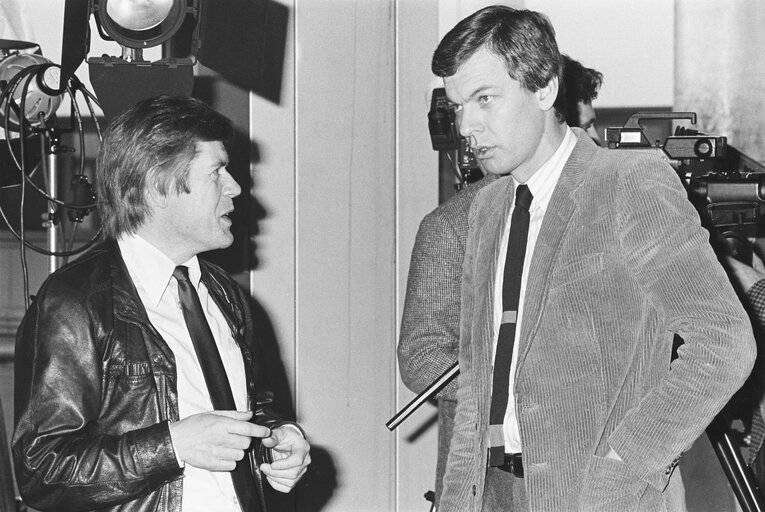 Fotografie 1: MEP Gerd WALTER during an interview in the margins of a plenary session at the European Parliament in Strasbourg, December 1983.