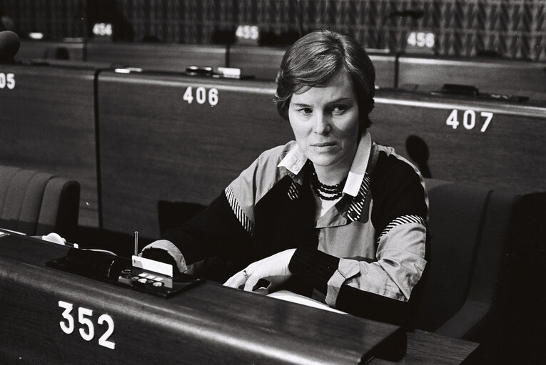 Снимка 6: Hanja MAIJ-WEGGEN during a plenary session in Strasbourg, December 1983.