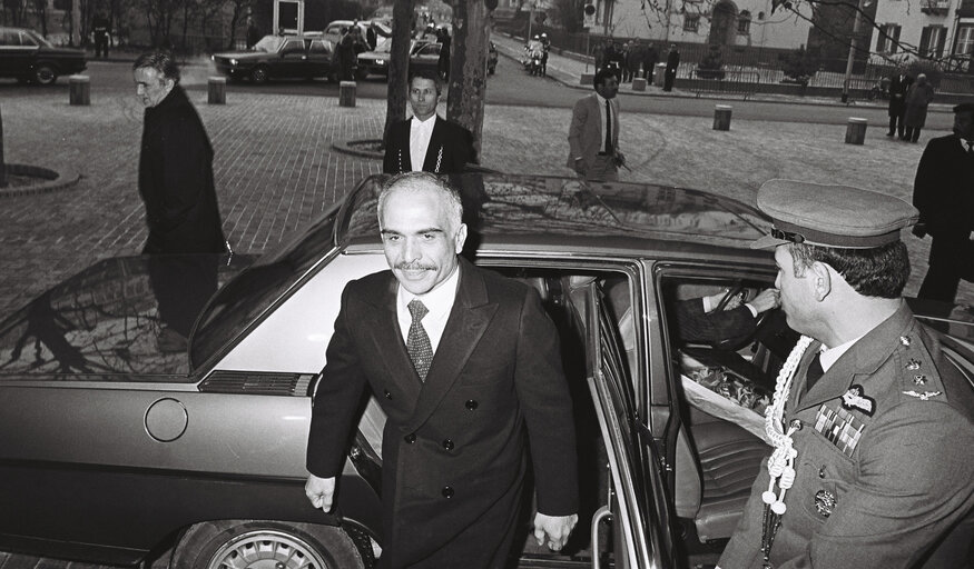 Fotó 1: King HUSSEIN of Jordan arrives at the European Parliament in Strasbourg, December 1983.