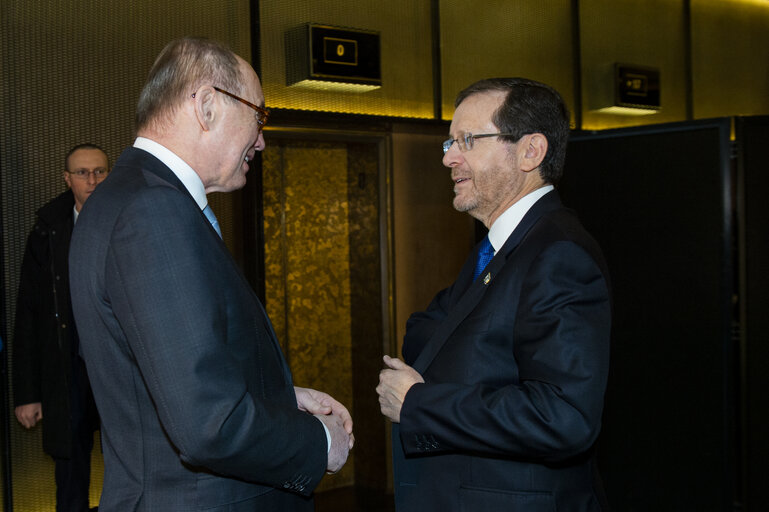 Foto 1: Othmar KARAS welcomes Isaac HERZOG, President of Israel