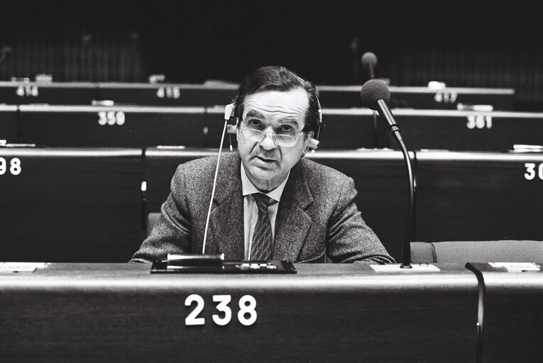 Vincenzo GIUMMARRA during a plenary session in Strasbourg, December 1983.