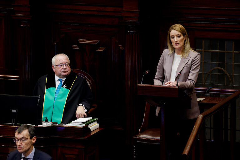 Foto 10: Official visit by Roberta METSOLA, EP President, to Dublin - Address by Roberta METSOLA, EP President, to a joint session of the Oireachtas