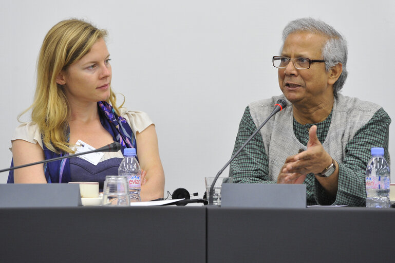 Foto 3: Meeting The Social Business Concept - MEP meets with Nobel Peace Prize 2006