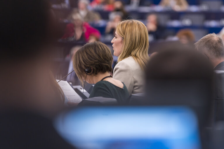 Fotagrafa 25: EP Plenary session.- Resumption of session and order of business