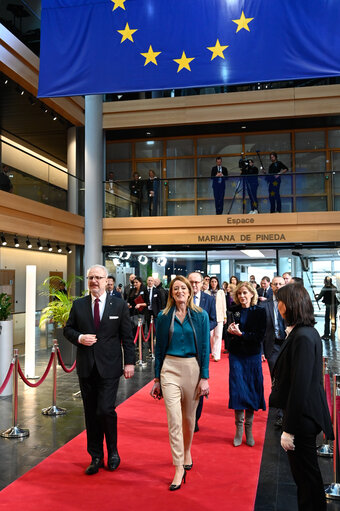 Fotografie 10: Roberta METSOLA, EP President welcomes  Egils LEVITS, Latvian President