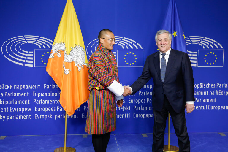 Photo 3 : Visit of the prime minister of Bhutan. Official welcome.