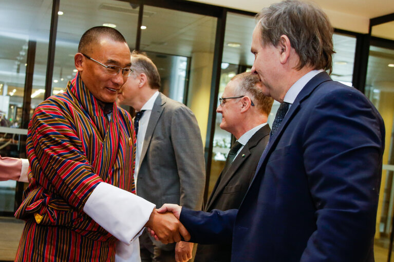 Valokuva 8: Visit of the prime minister of Bhutan. Official welcome.