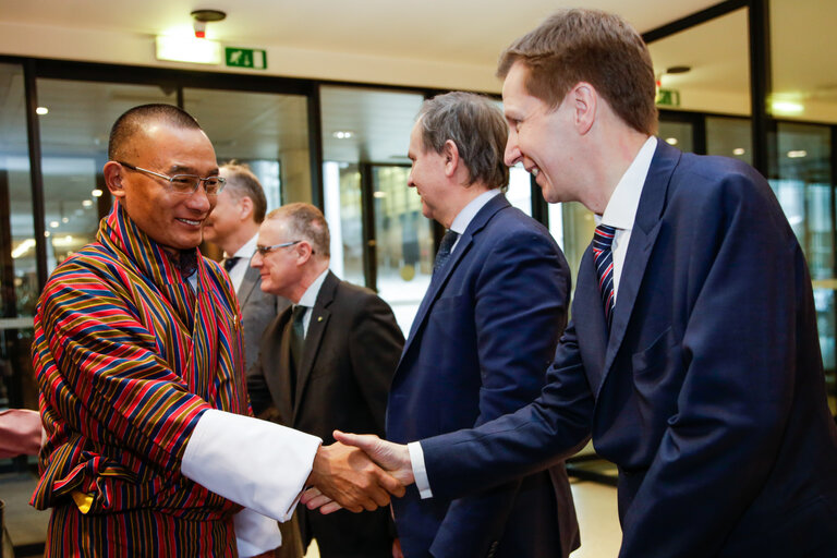 Valokuva 9: Visit of the prime minister of Bhutan. Official welcome.