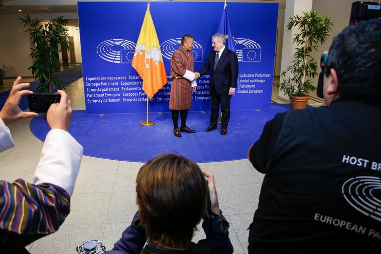 Photo 5 : Visit of the prime minister of Bhutan. Official welcome.