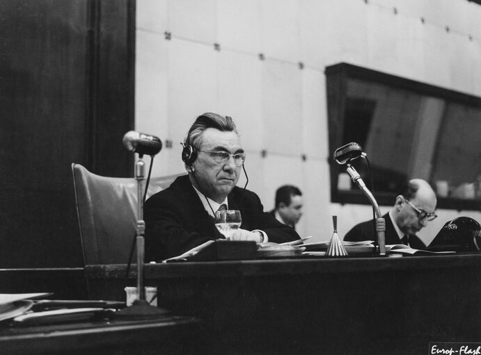 Снимка 2: Emile VANRULLEN during a session in Strasbourg, France, March 27, 1963