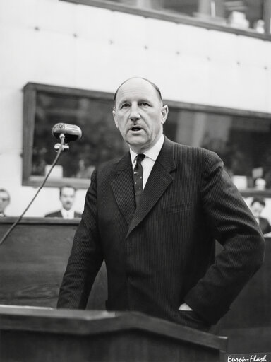 Valokuva 1: Joseph LUNS, NL - Minister of foreign affairs during a session in Strasbourg, France, September 16, 1963