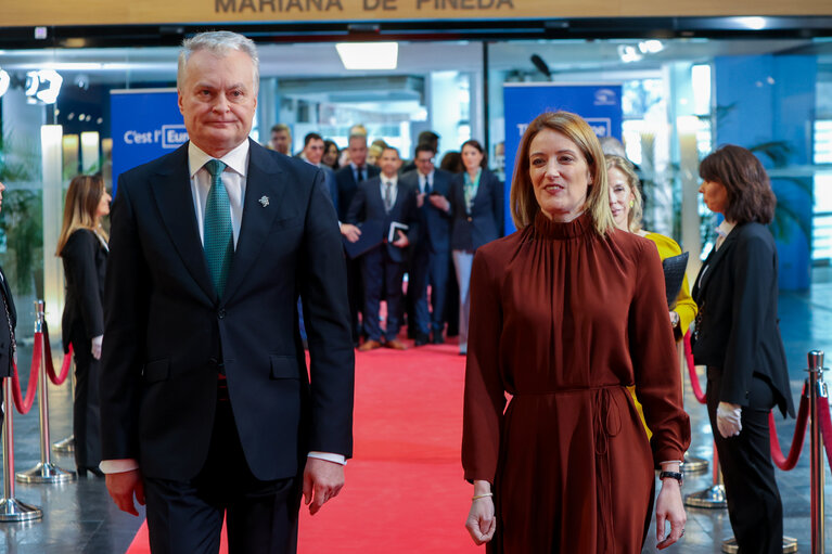 Zdjęcie 13: Roberta METSOLA, EP President meets with Gitanas NAUSEDA, President of Lithuania