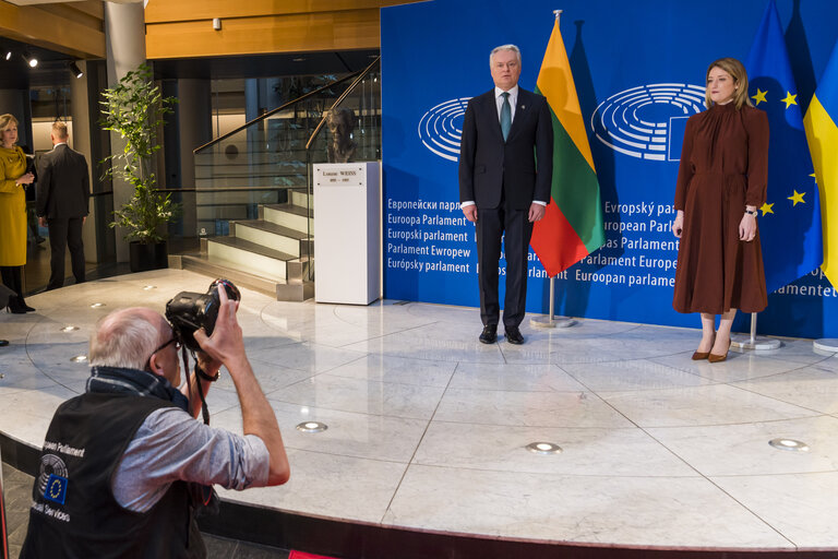 Fotografija 14: Roberta METSOLA, EP President meets with Gitanas NAUSEDA, President of Lithuania