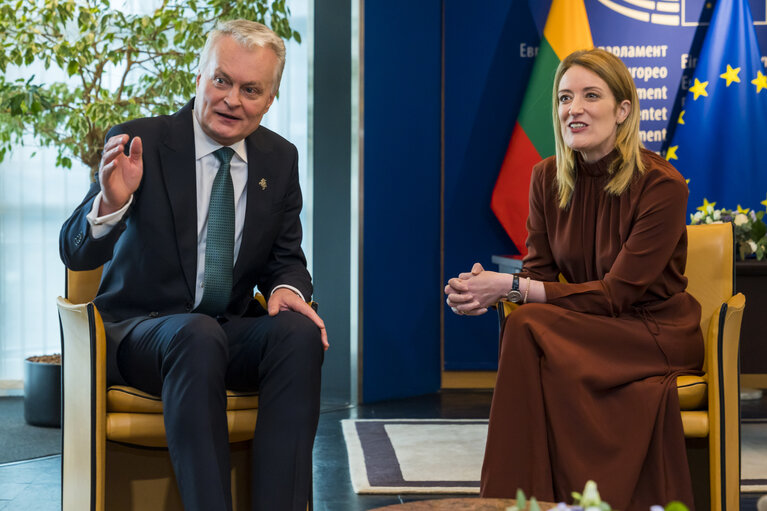 Fotografija 3: Roberta METSOLA, EP President meets with Gitanas NAUSEDA, President of Lithuania