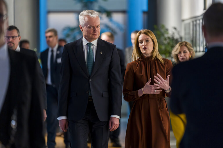 Fotografija 2: Roberta METSOLA, EP President meets with Gitanas NAUSEDA, President of Lithuania