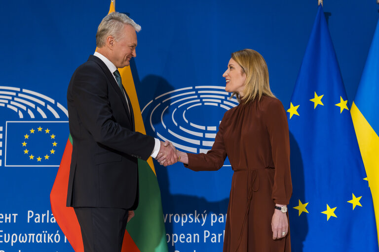 Fotografija 6: Roberta METSOLA, EP President meets with Gitanas NAUSEDA, President of Lithuania