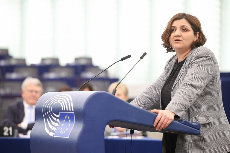 Fotografija 11: EP Plenary session - Adequate minimum income ensuring active inclusion - O. Q.