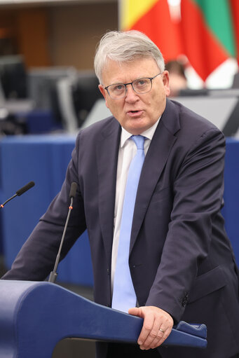 Fotografija 4: EP Plenary session - Adequate minimum income ensuring active inclusion - O. Q.