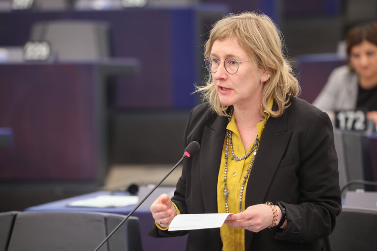 Fotografija 7: EP Plenary session - Adequate minimum income ensuring active inclusion - O. Q.