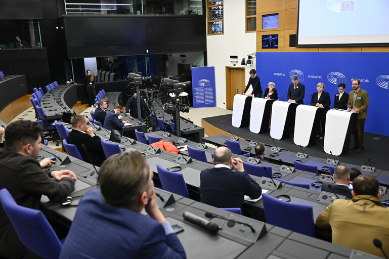 Fotogrāfija 1: Press confrence on political prisoners ordered to die: Kara-Murza, Gorinov and Saakashvili