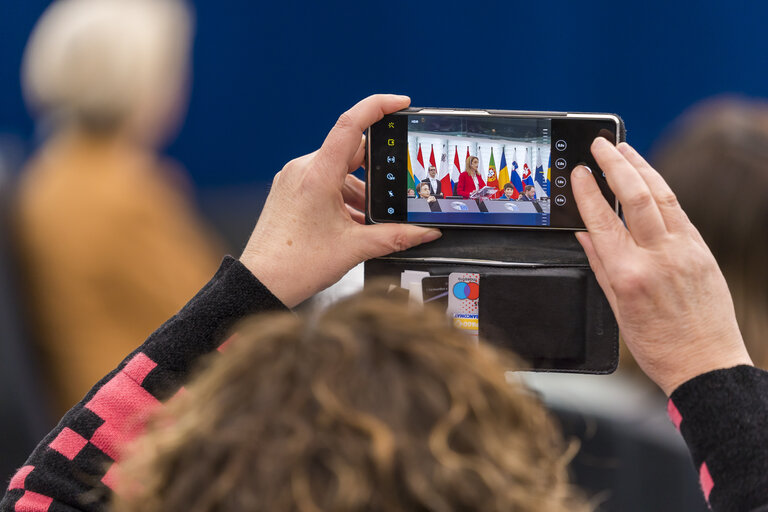 Photo 32 : EP Plenary session.- International Women's Day Celebration