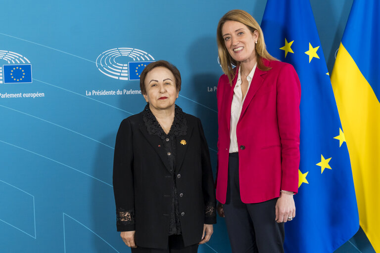 Foto 1: Roberta METSOLA, EP President meets with Shirin EBADI, Nobel Peace Prize laureate 2003