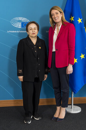 Fotogrāfija 2: Roberta METSOLA, EP President meets with Shirin EBADI, Nobel Peace Prize laureate 2003