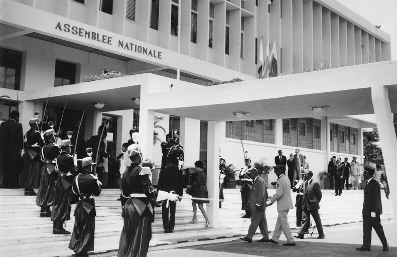 Fotó 7: Visit to Madagascar from 9th to 15th January 1969 - Reception of the delegates by the Malagasy Parliament at the National Assembly